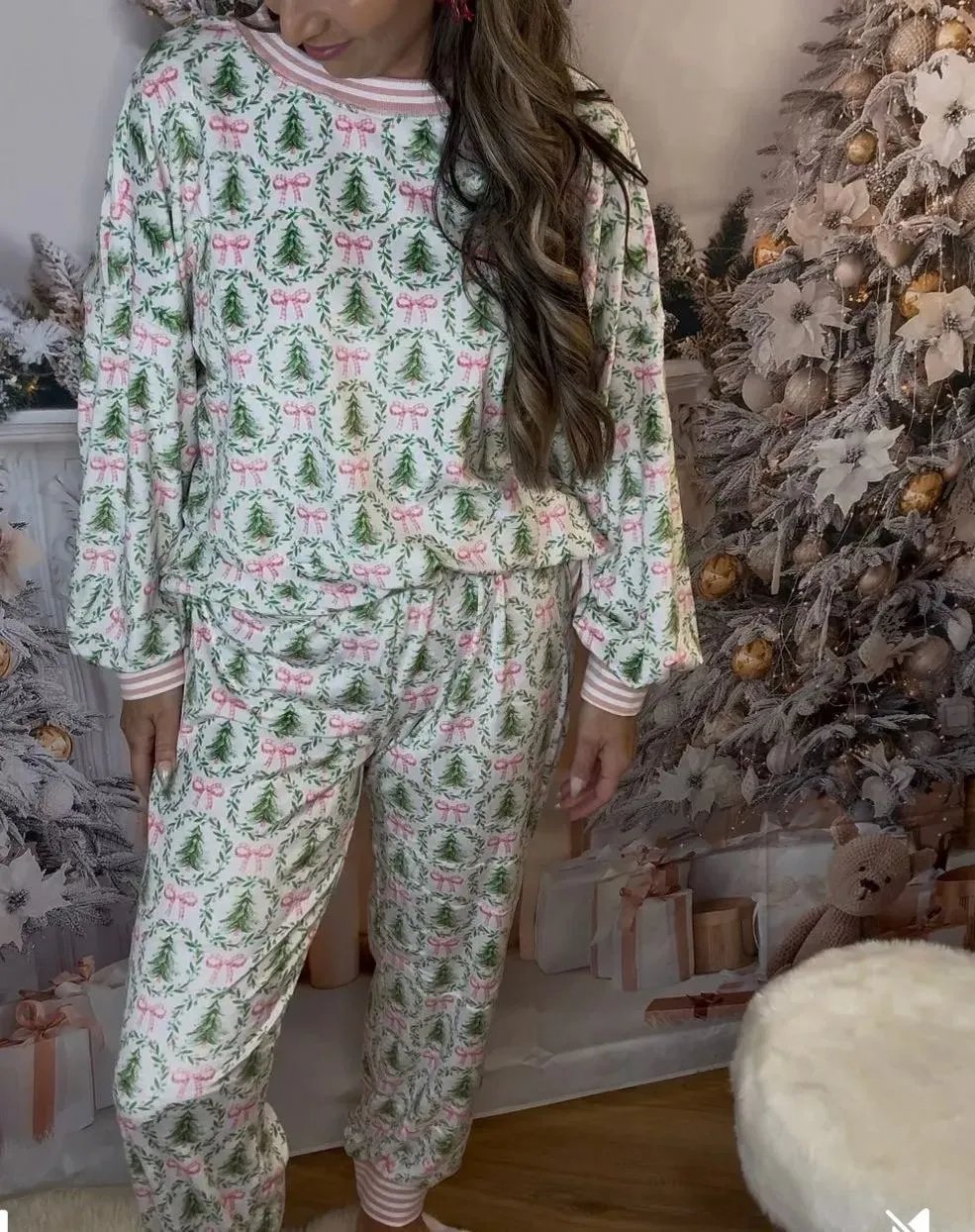 đChristmas Trees and Bows Pajama Set